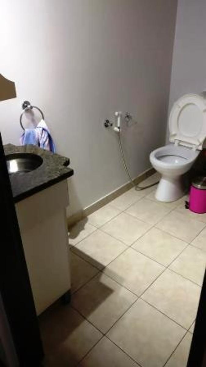 Dúplex de 3 ambientes al frente con entrada de auto.