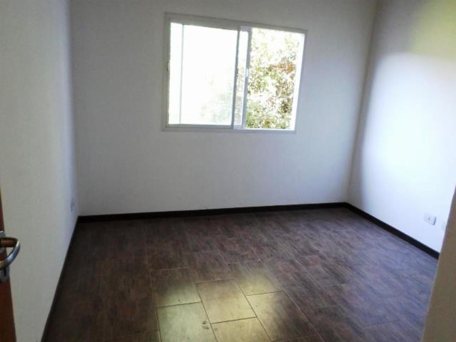 Dúplex de 3 ambientes al frente con entrada de auto. — foto 4