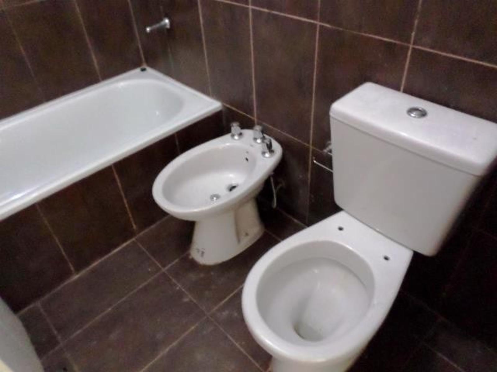 Dúplex de 3 ambientes al frente con entrada de auto. — foto 6