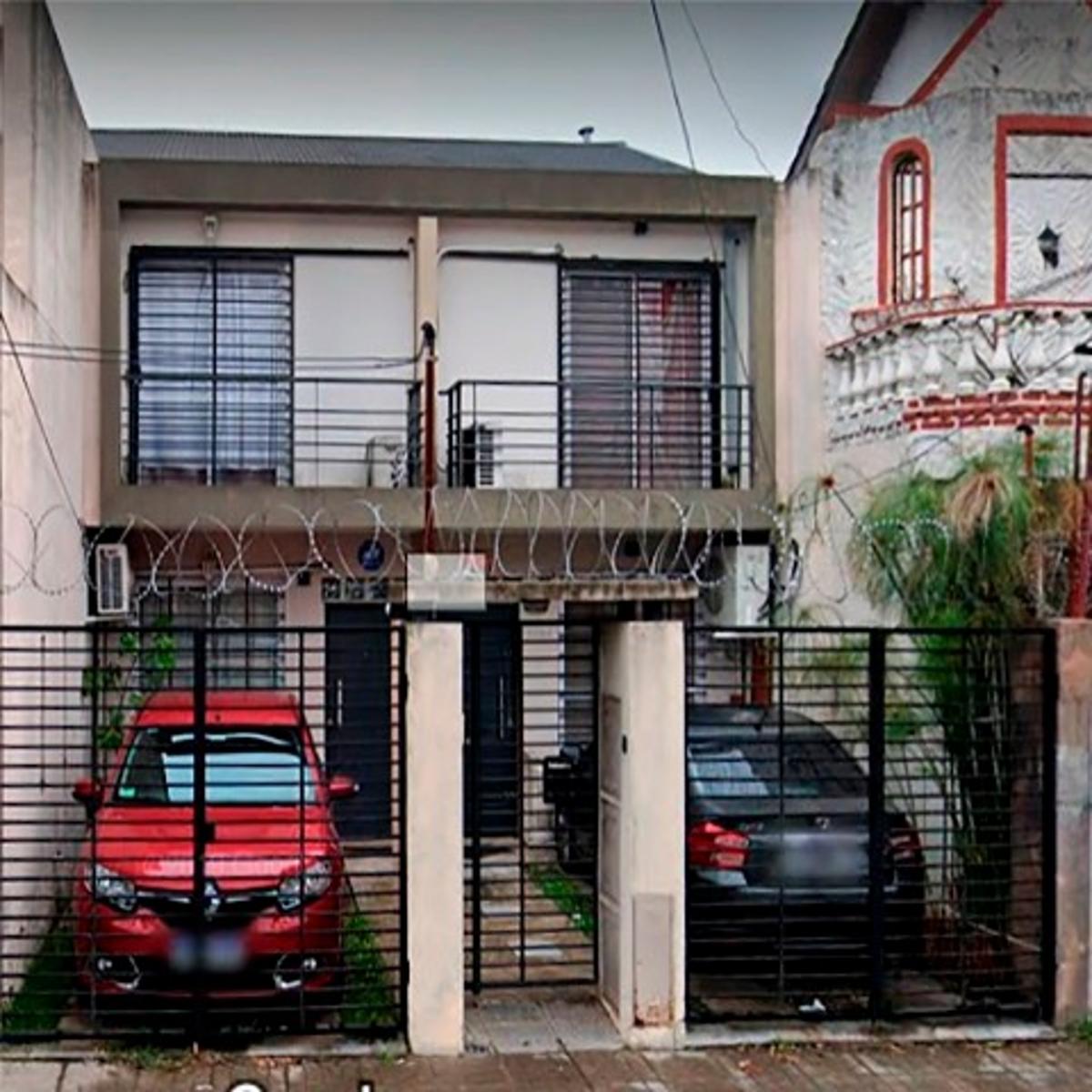 Dúplex de 3 ambientes al frente con entrada de auto. — foto 11