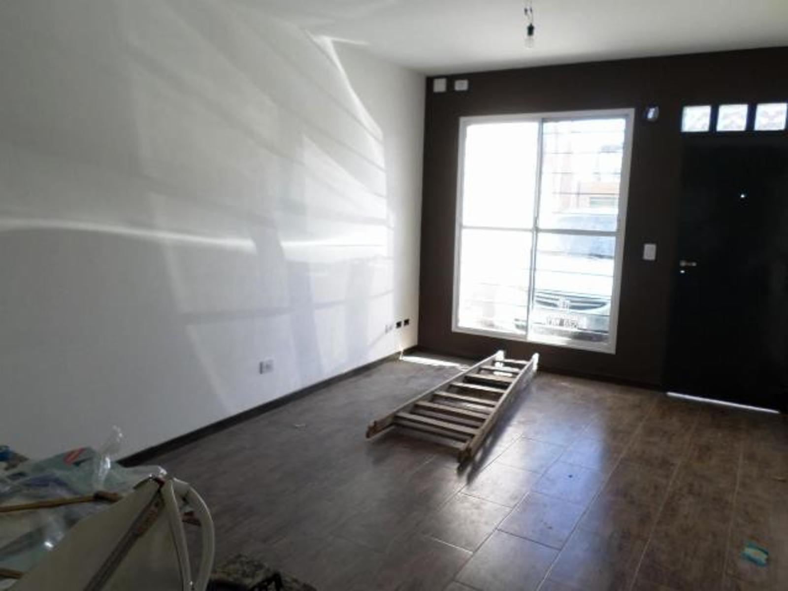 Dúplex de 3 ambientes al frente con entrada de auto. — foto 12