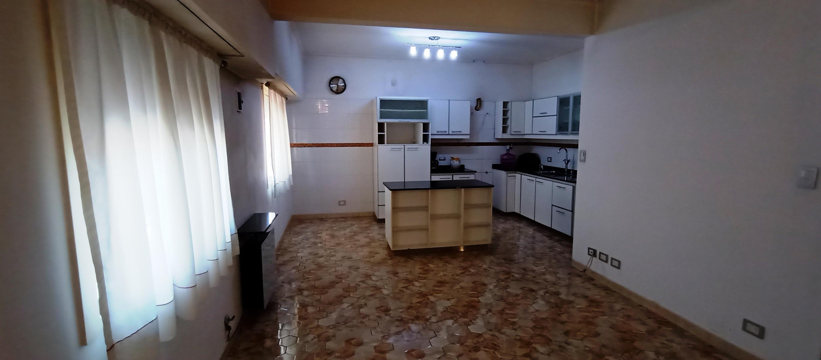 Excelente Casa Multifamiliar en Villa Luzuriaga. — foto 4