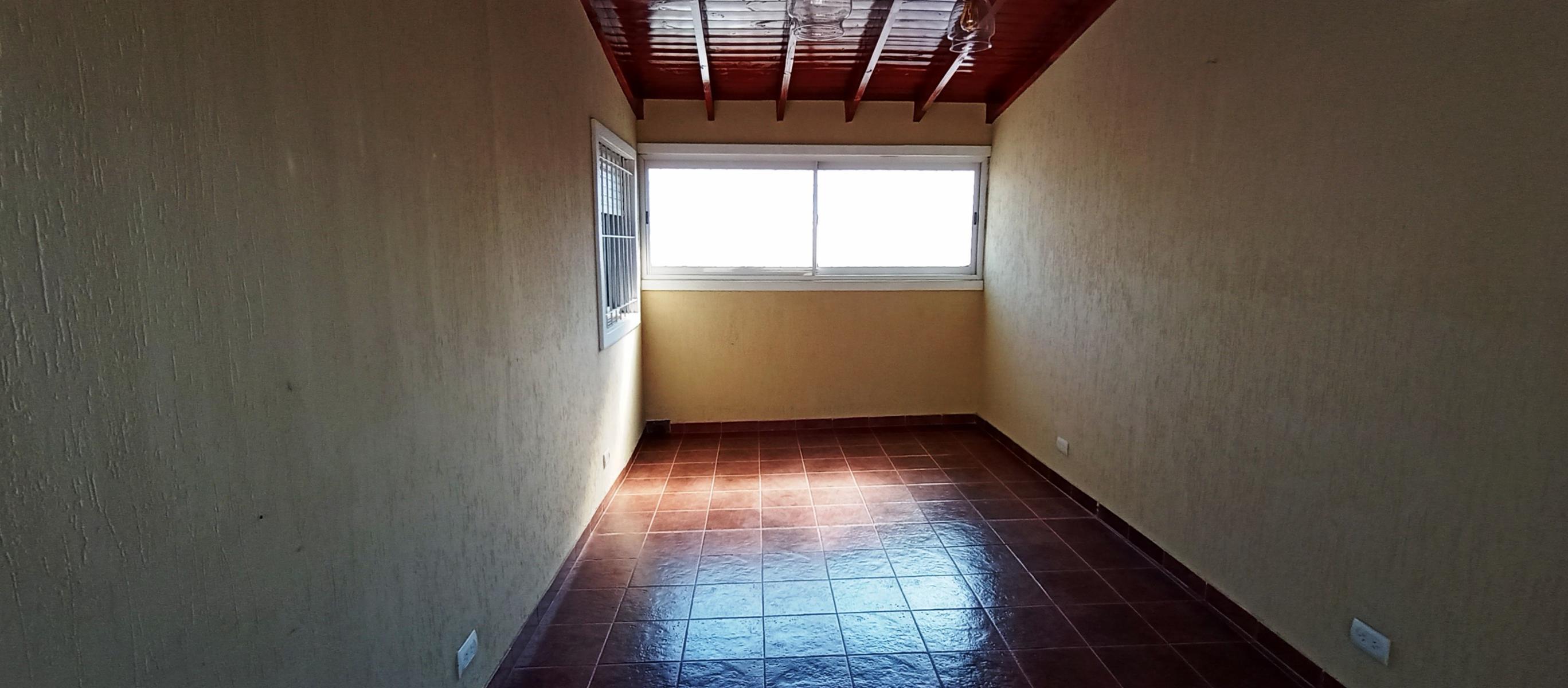 Excelente Casa Multifamiliar en Villa Luzuriaga. — foto 14