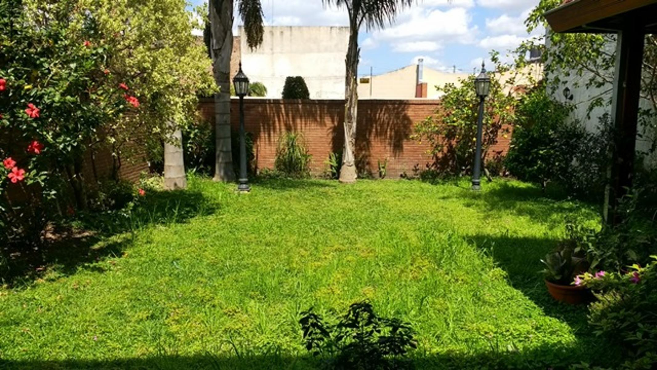 Excelente Chalet con detalles de categoría en san justo . RETASADO OPORTUNIDAD. VENTA URGENTE — foto 2