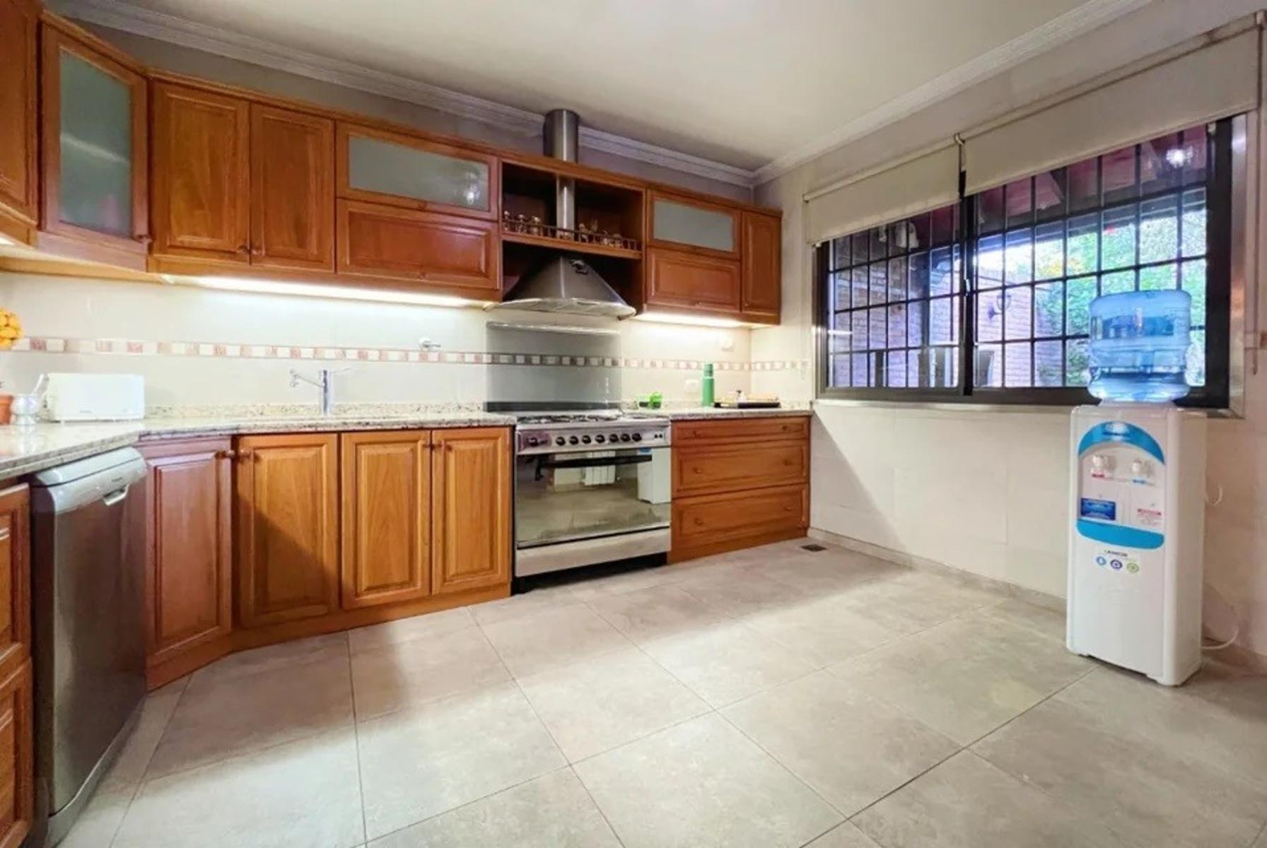 Excelente Chalet con detalles de categoría en san justo . RETASADO OPORTUNIDAD. VENTA URGENTE — foto 14