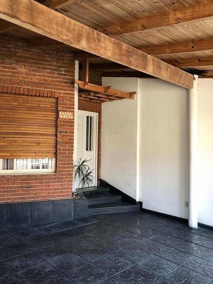 Casa de 3 ambientes con cochera y quincho. — foto 2