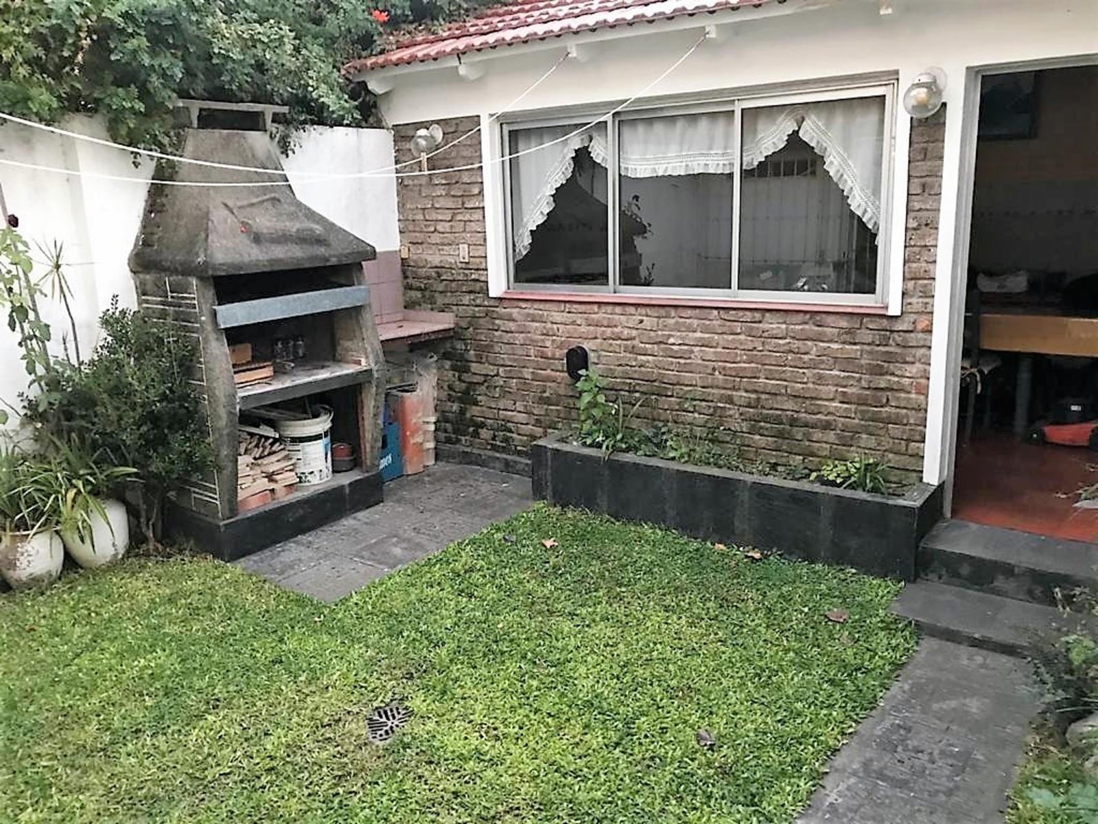 Casa de 3 ambientes con cochera y quincho. — foto 9