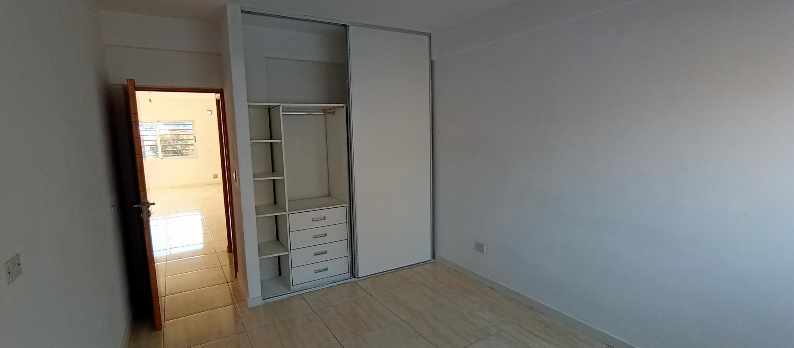 Departamento de dos ambientes amplios en San Justo. - 4