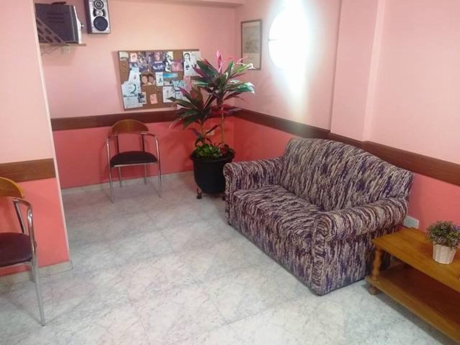 OFICINA Departamento de 4 ambientes en centro de San Justo. — foto 2