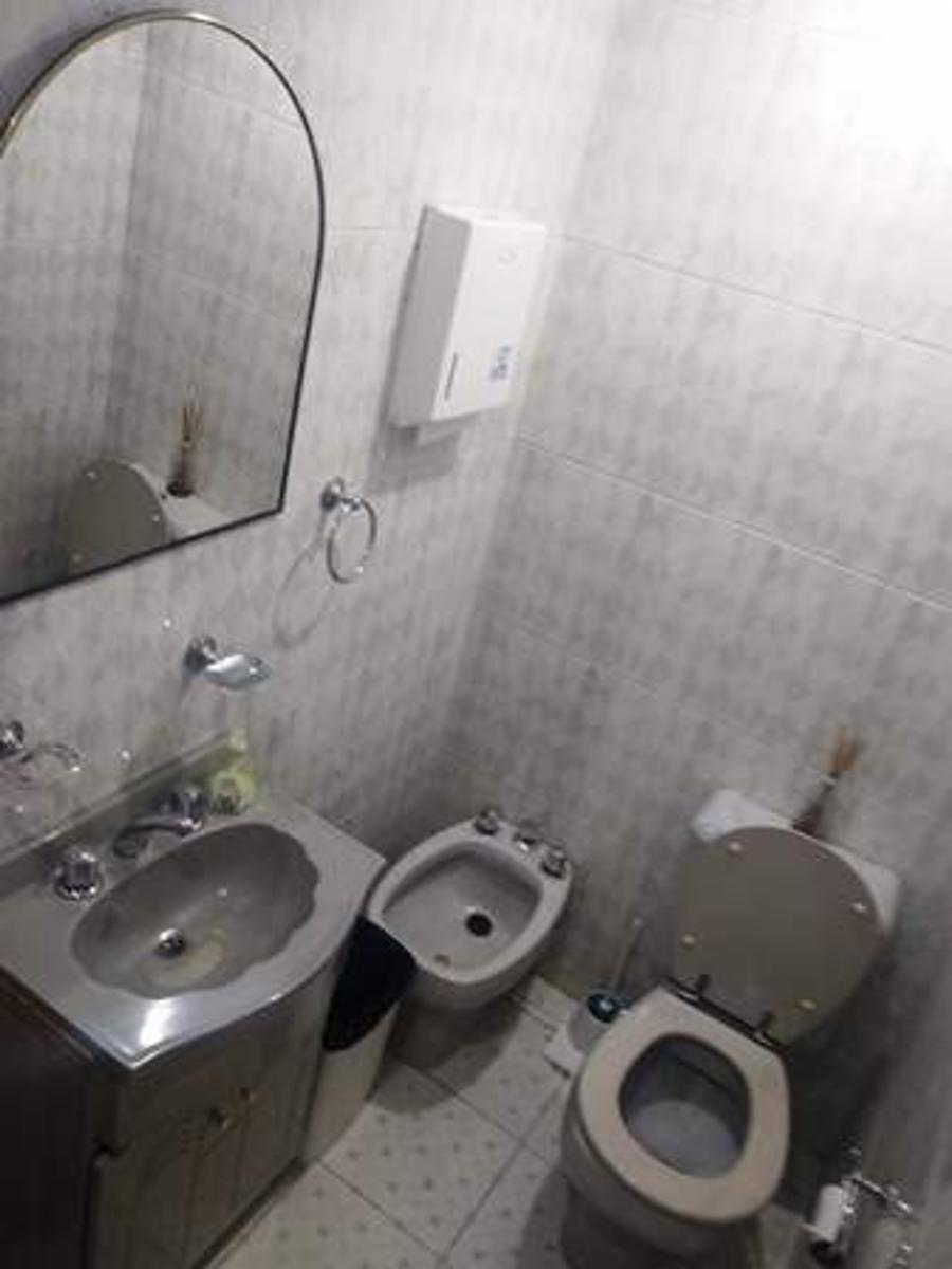 OFICINA Departamento de 4 ambientes en centro de San Justo. — foto 9