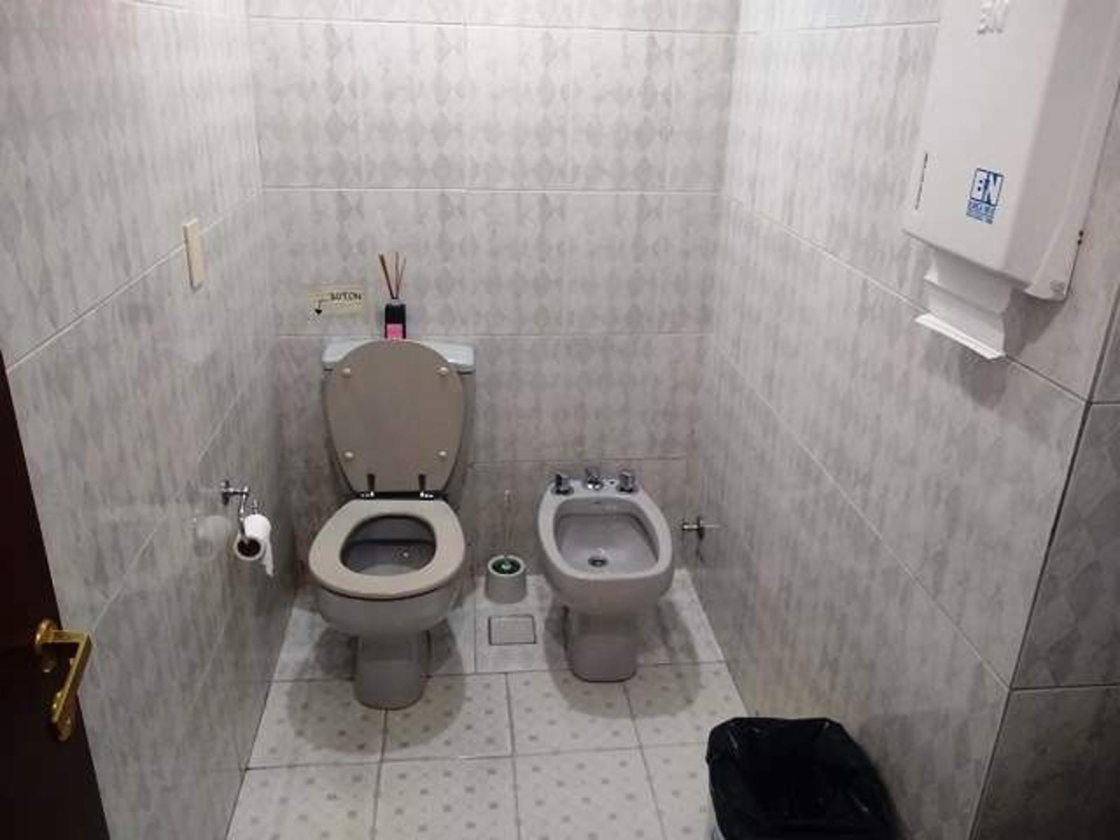 OFICINA Departamento de 4 ambientes en centro de San Justo. — foto 10