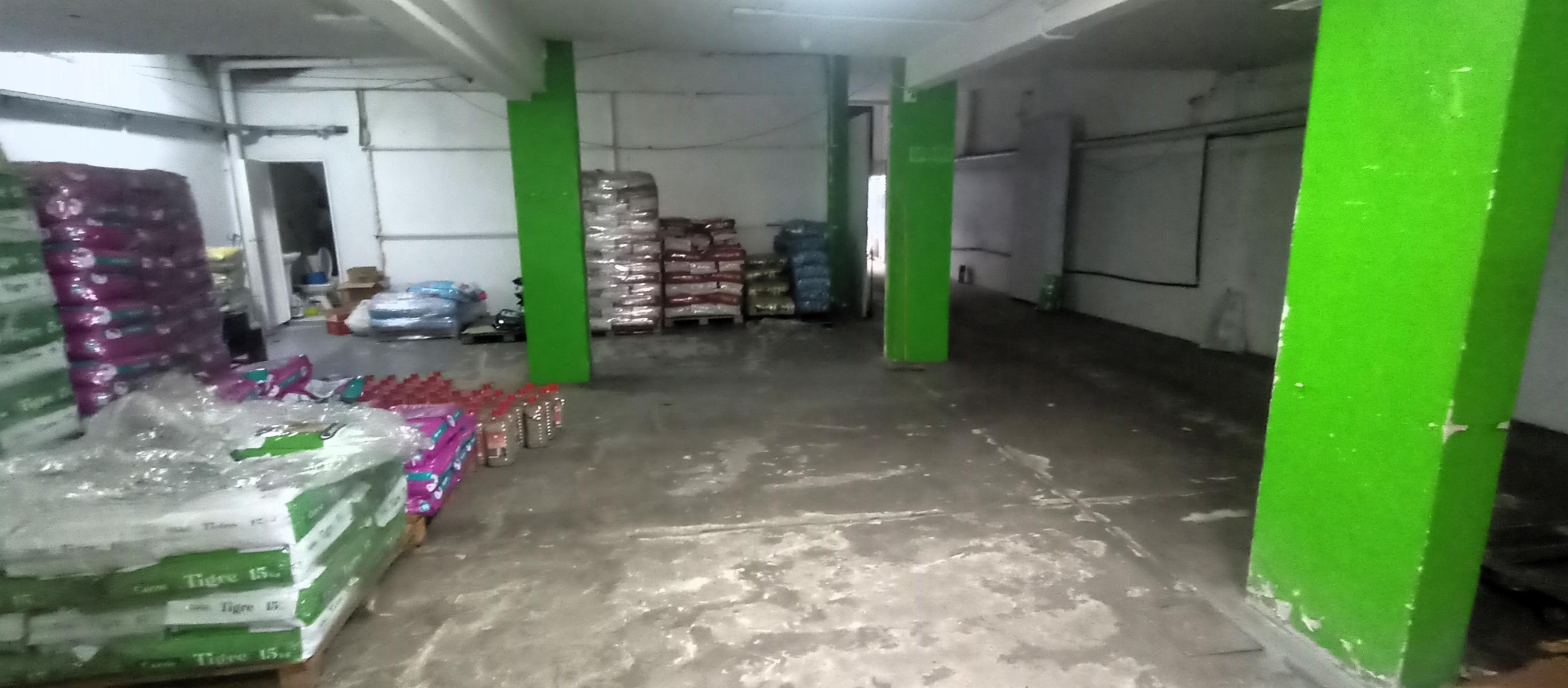 Excelente Local, depósito y oficinas sobre Av. Mosconi. — foto 13