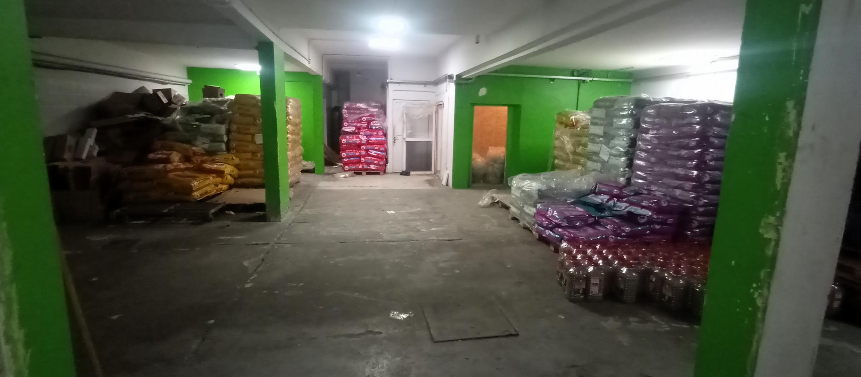 Excelente Local, depósito y oficinas sobre Av. Mosconi. — foto 15