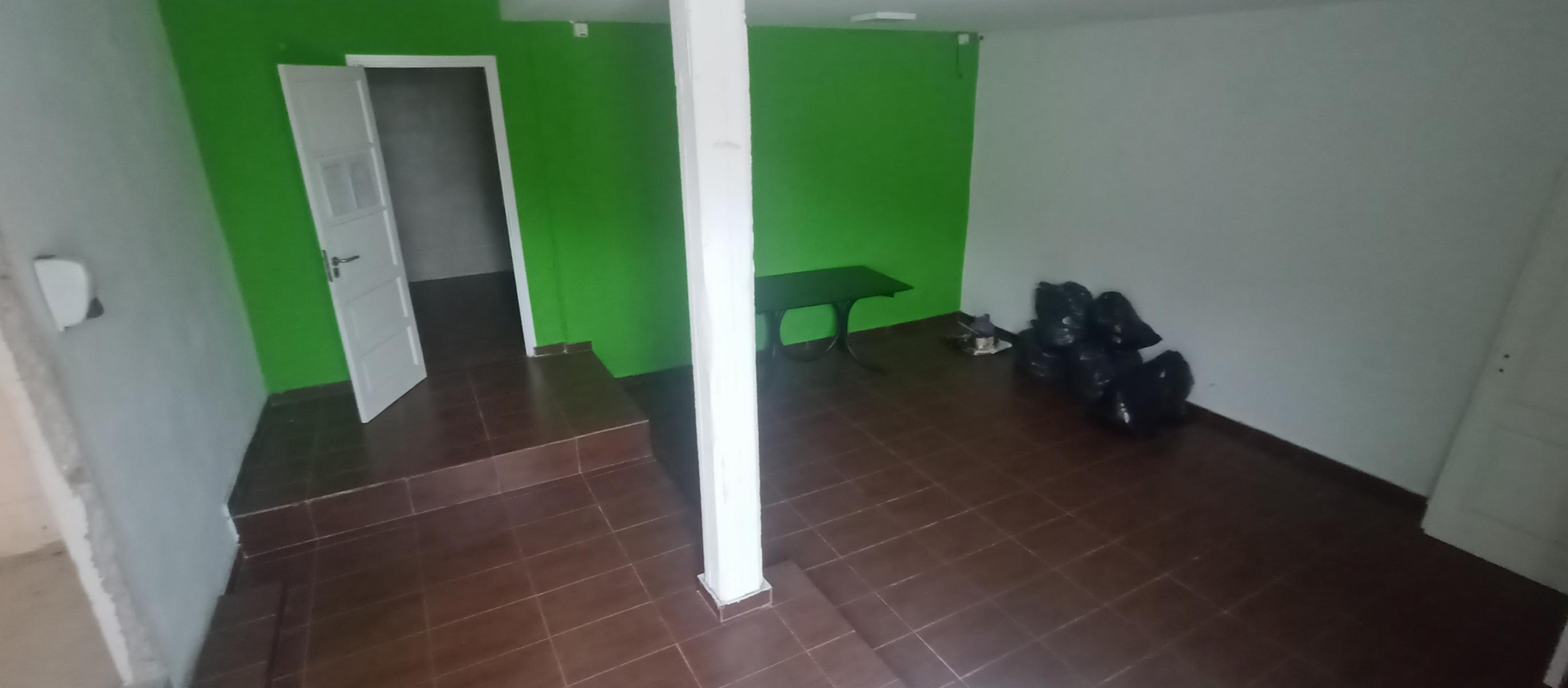 Excelente Local, depósito y oficinas sobre Av. Mosconi. — foto 8