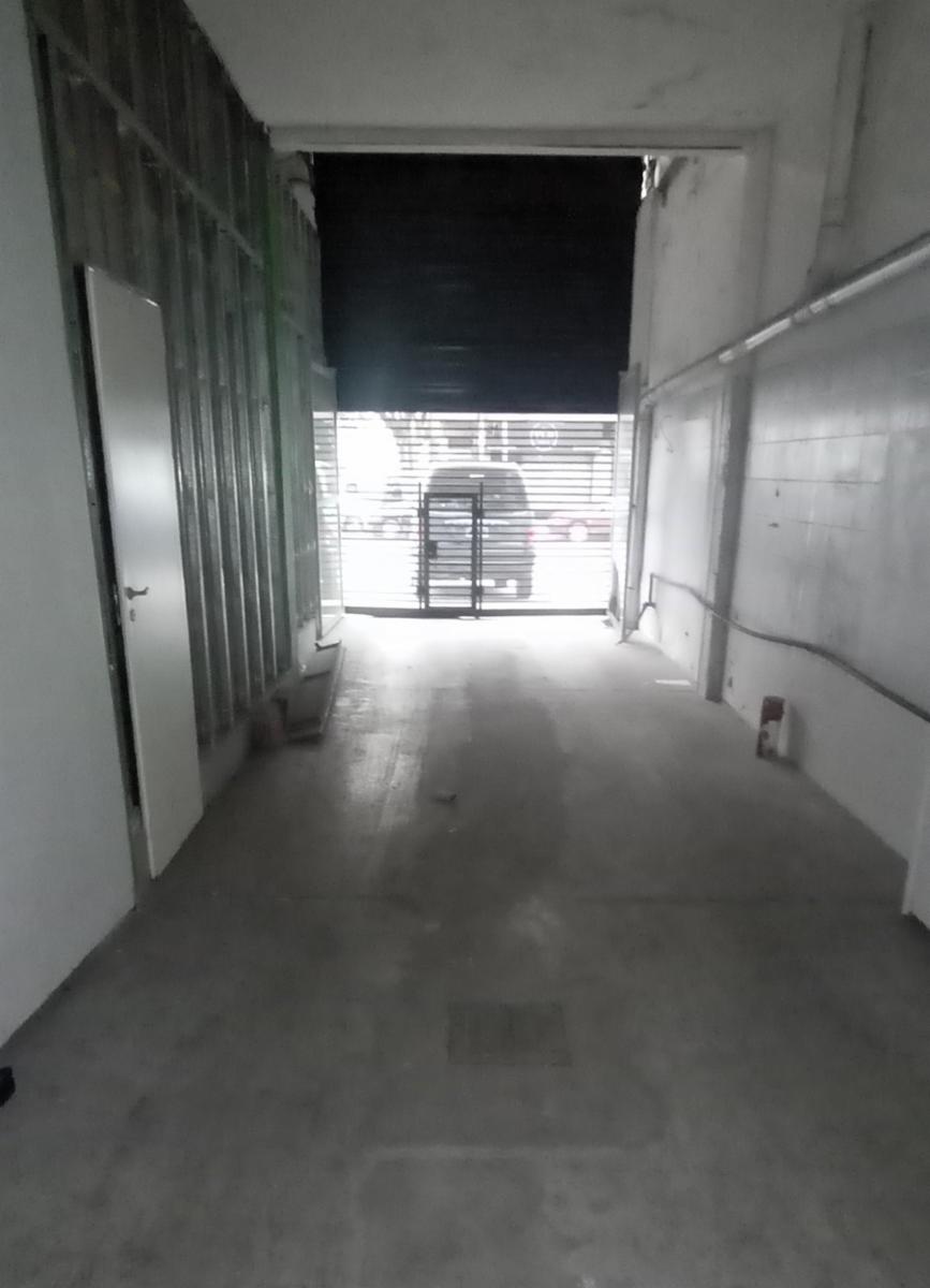 Excelente Local, depósito y oficinas sobre Av. Mosconi. — foto 10