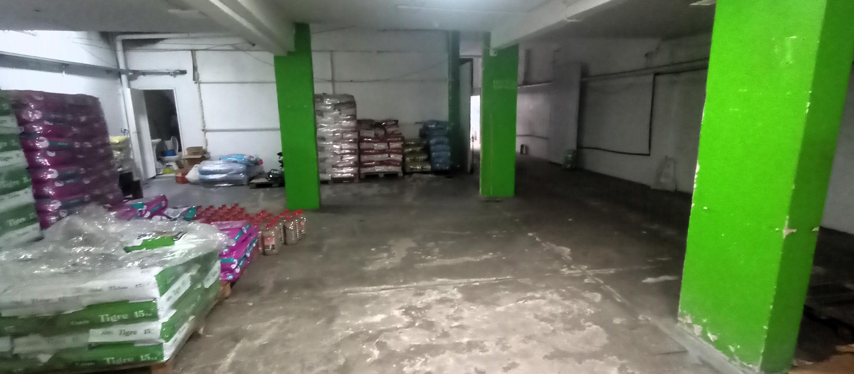 Excelente Local, depósito y oficinas sobre Av. Mosconi. — foto 11