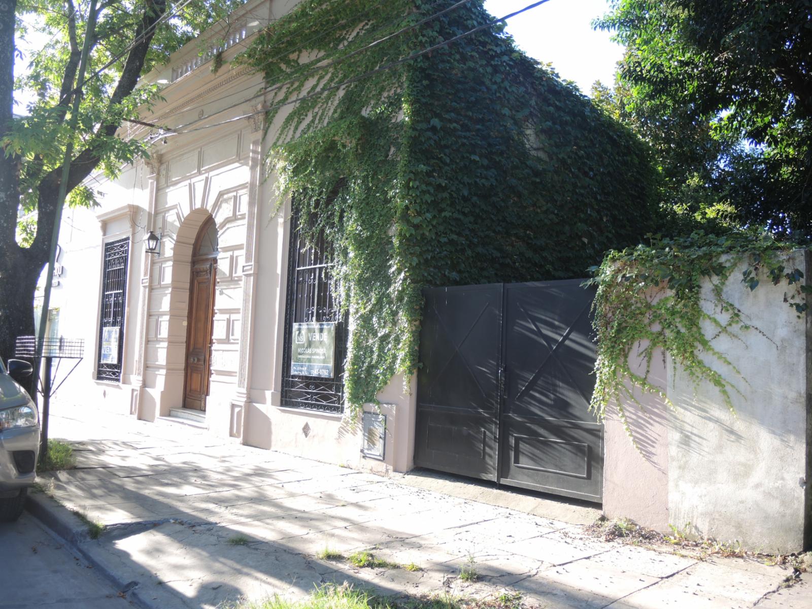CASA ANTIGUA A 1 CUADRA DE PLAZA 1810- LOBOS — foto 2