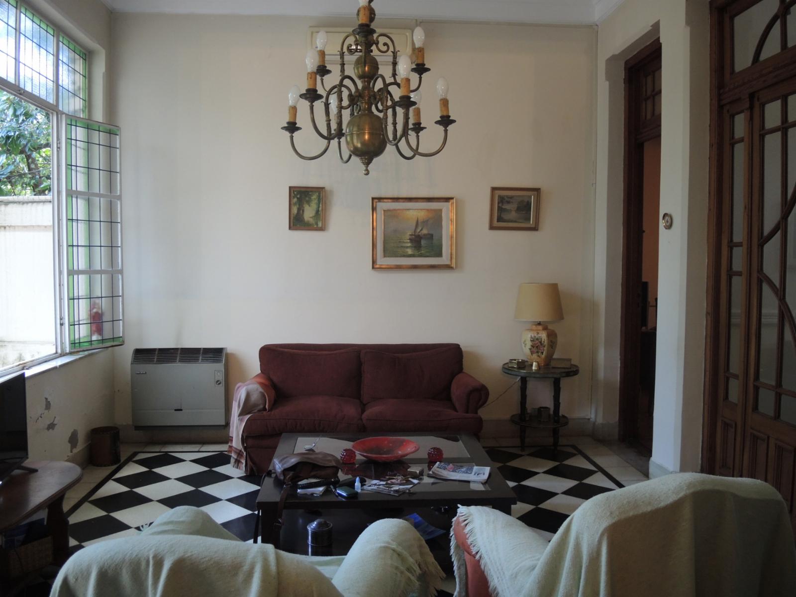 CASA ANTIGUA A 1 CUADRA DE PLAZA 1810- LOBOS — foto 4