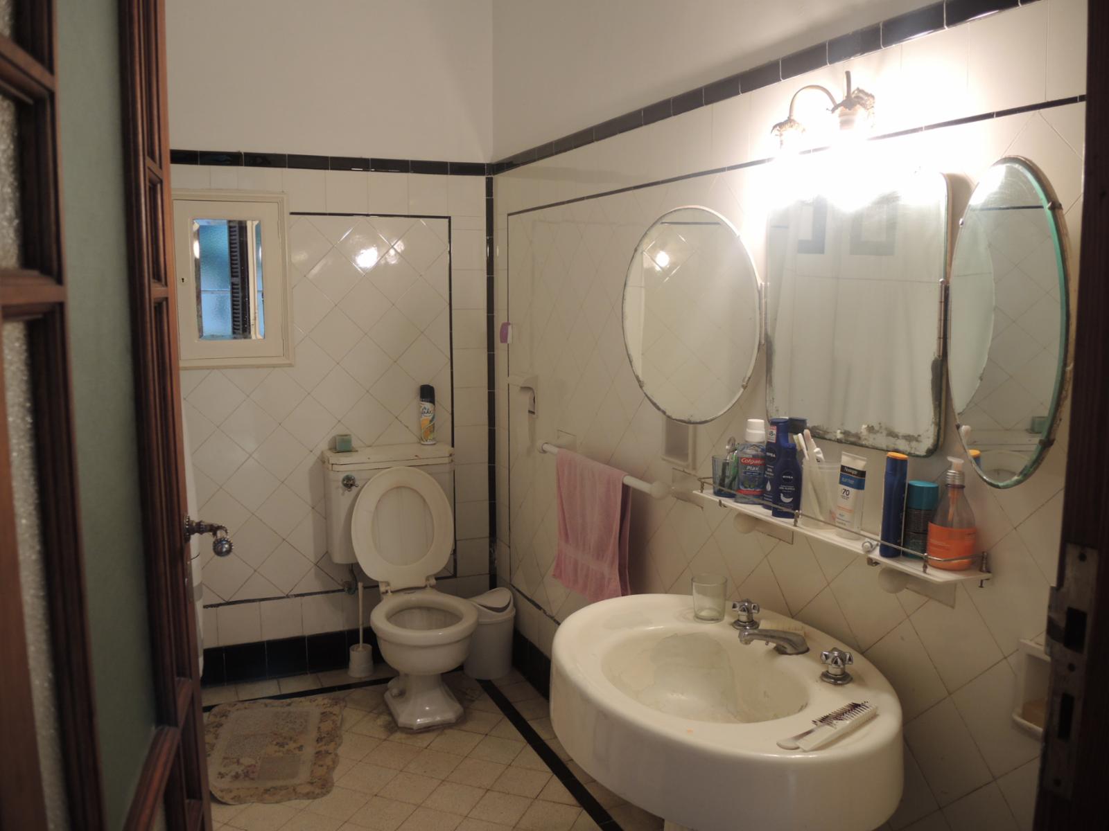 CASA ANTIGUA A 1 CUADRA DE PLAZA 1810- LOBOS — foto 7