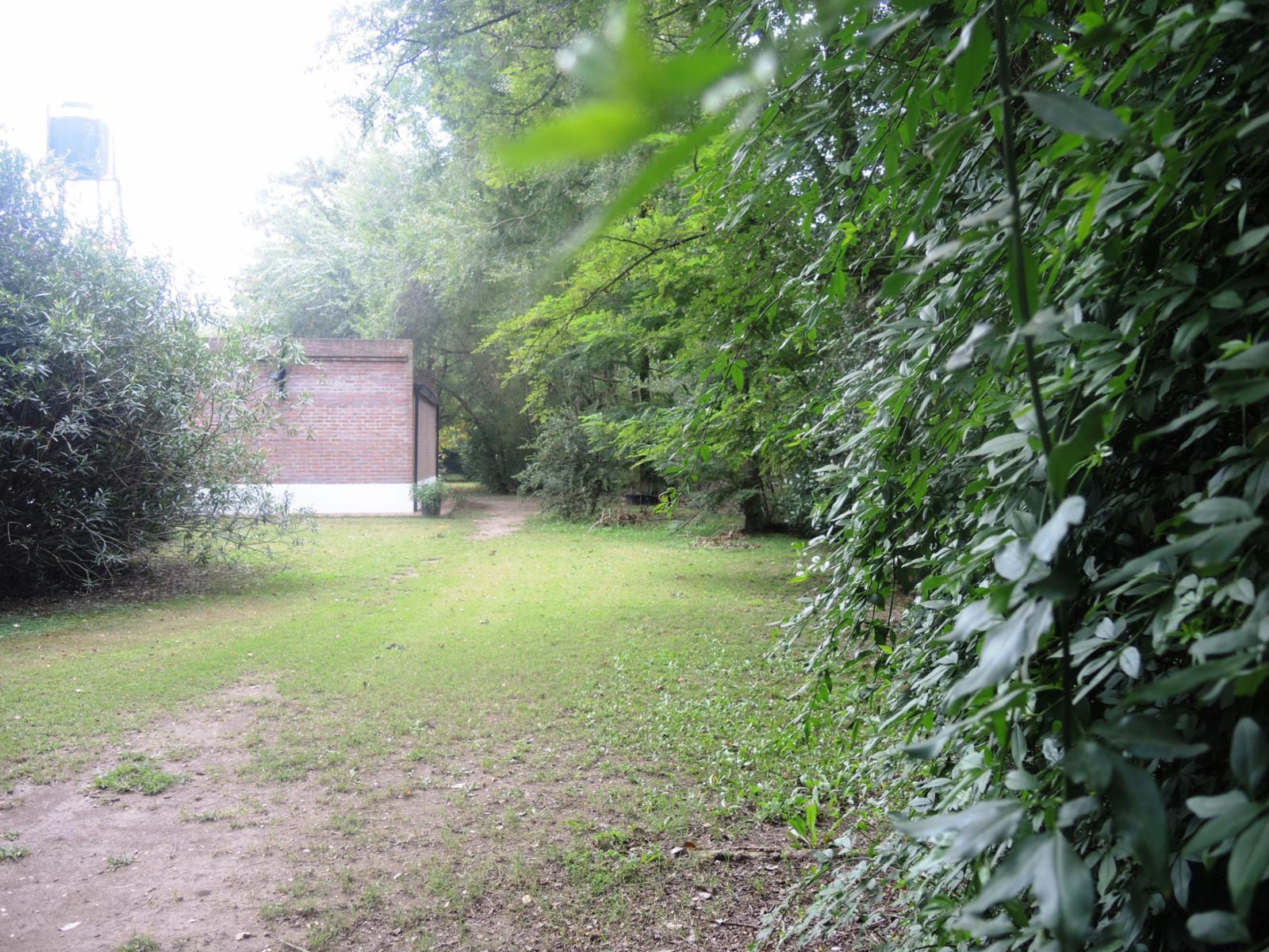 EN VENTA CASA QUINTA EN LA ARAUCARIA- LOBOS. BARRIO ABIERTO, SIN EXPENSAS. - 5