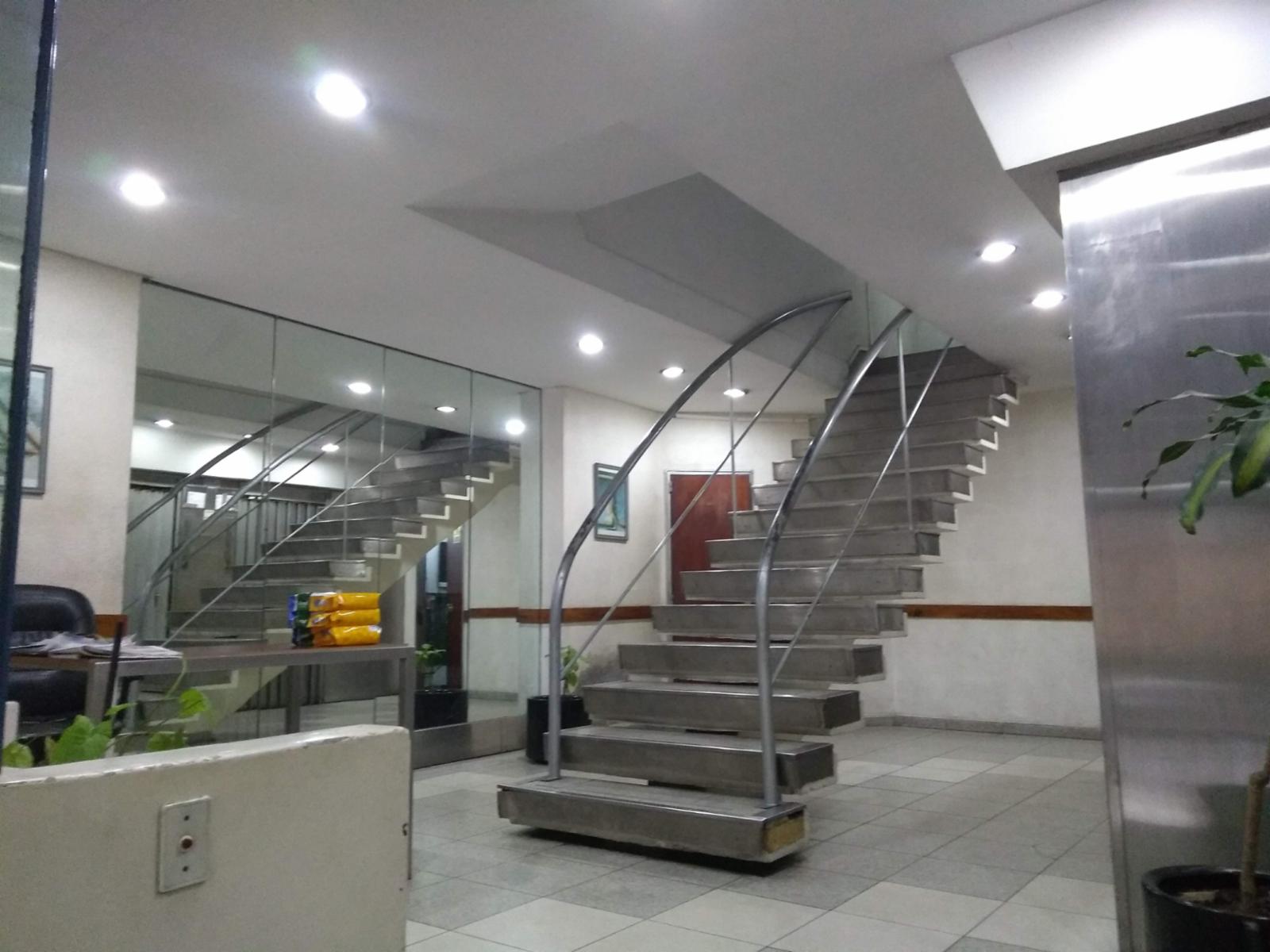 OFICINAS EN RECOLETA-VENTA CON RENTA// FRENTE A UNIV. MEDICINA