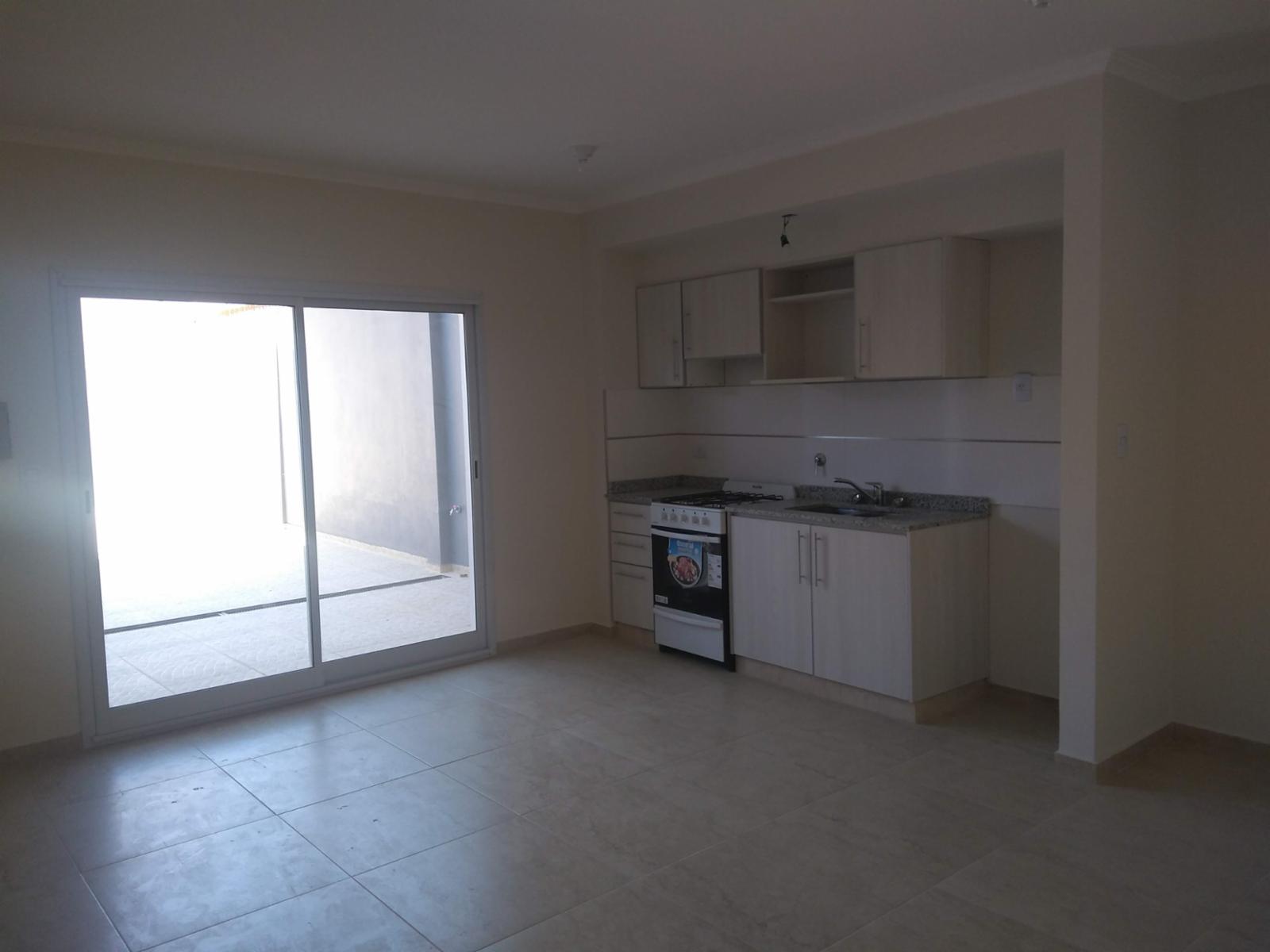 DEPTOS DE 2 AMBIENTES CON PATIOS -A ESTRENAR — foto 2