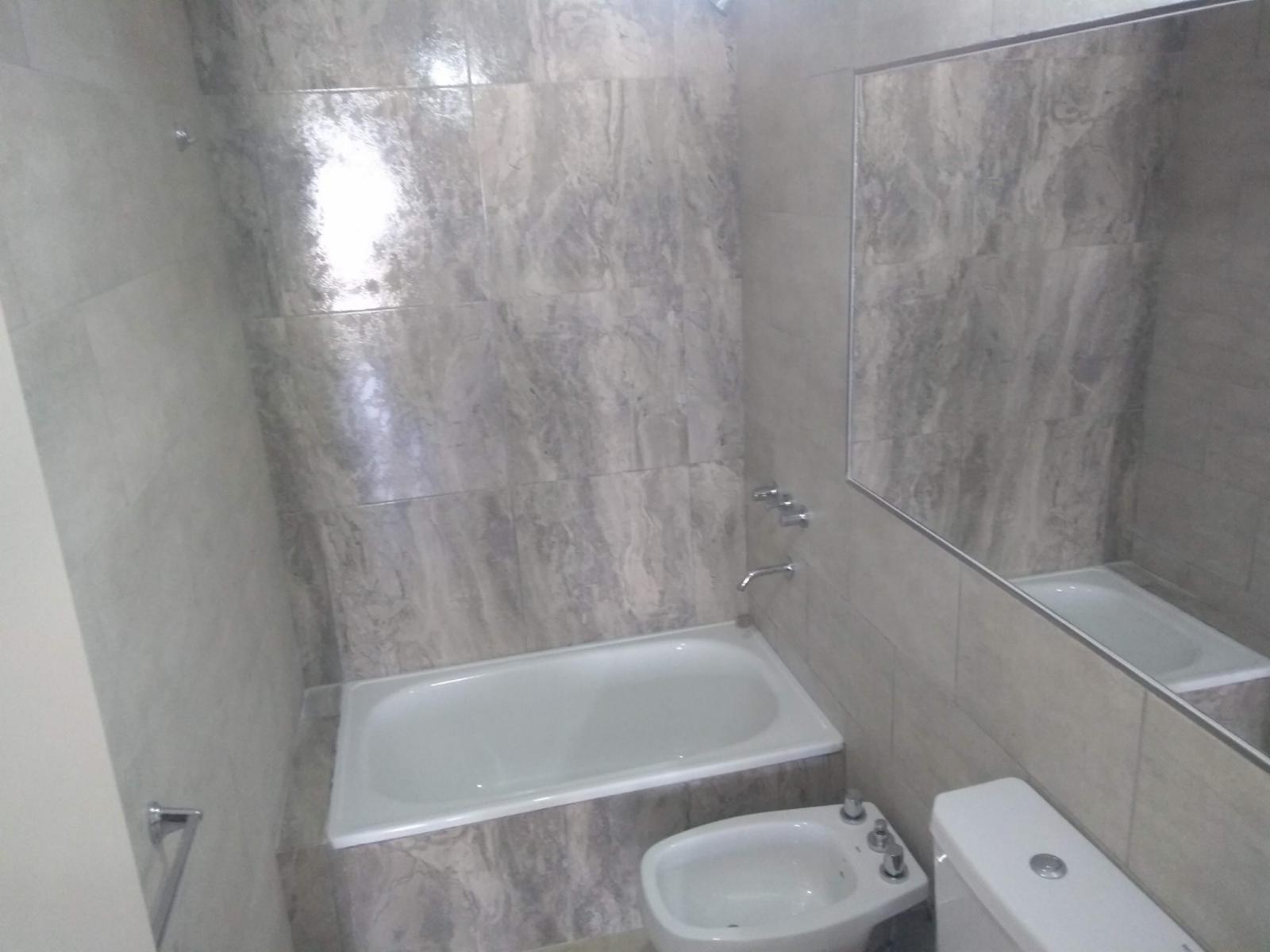 DEPTOS DE 2 AMBIENTES CON PATIOS -A ESTRENAR — foto 4