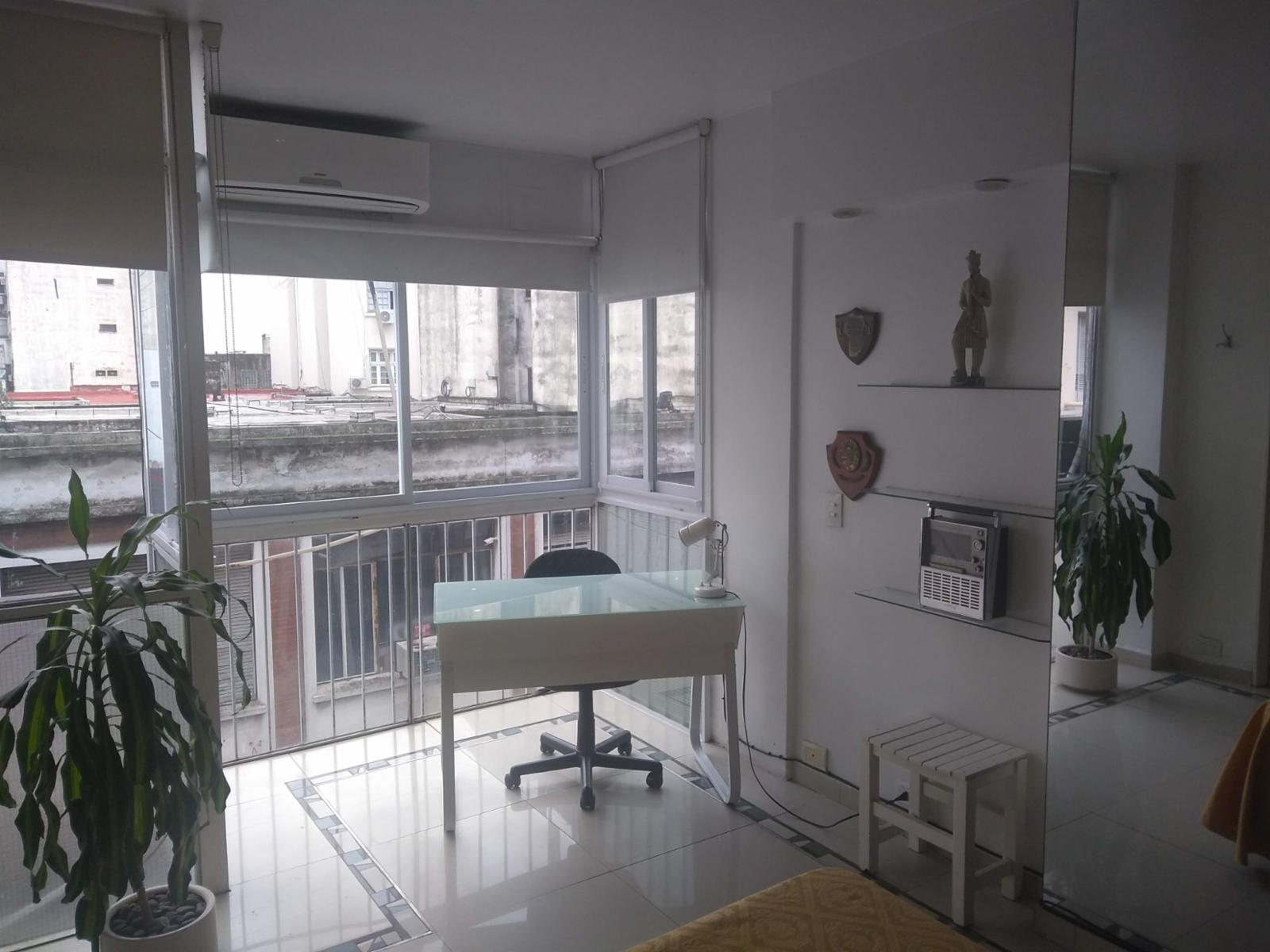AMPLIO Y HERMOSO DEPTO DE 2 AMBIENTES-CENTRO - 2