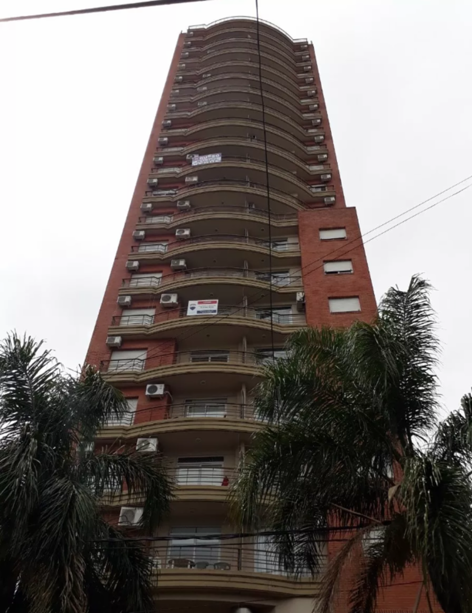 Excelente departamento de 3 amb al frente con cochera