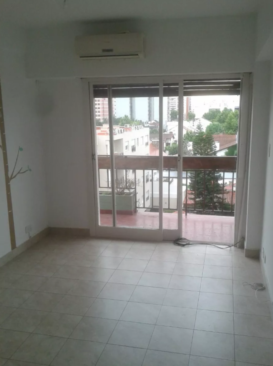 Muy lindo departamento de 2 amb al frente con balcón — foto 2