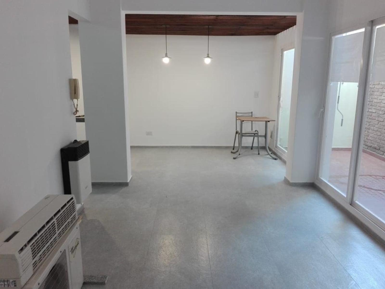 Excelente propieda de 2 amb con patio