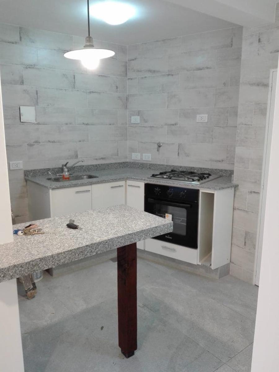 Excelente propieda de 2 amb con patio — foto 2