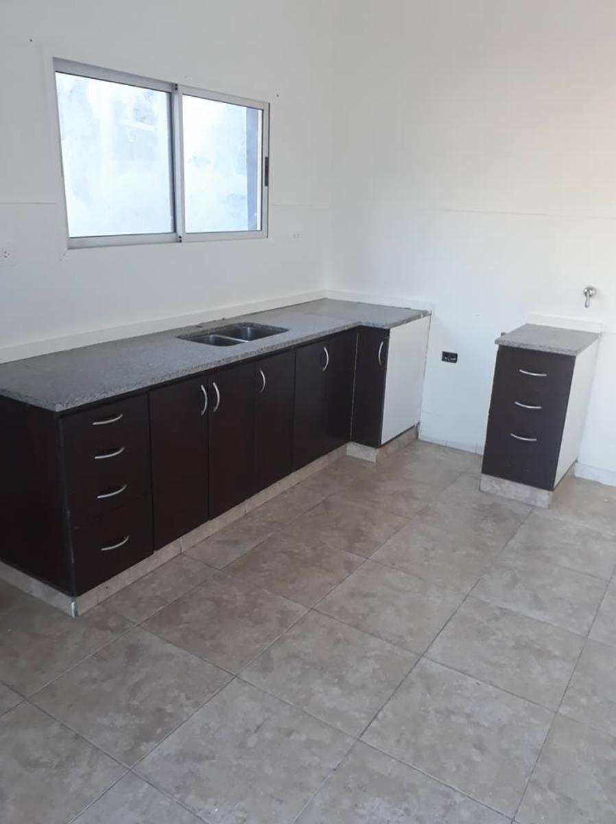 Muy lindo departamento de 2 amb con terraza propia grande