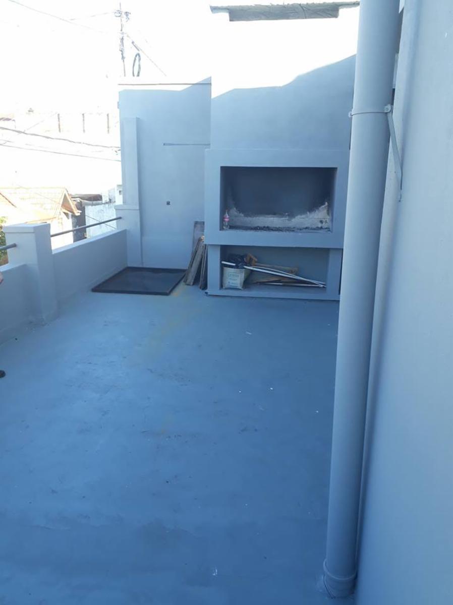 Muy lindo departamento de 2 amb con terraza propia grande — foto 3