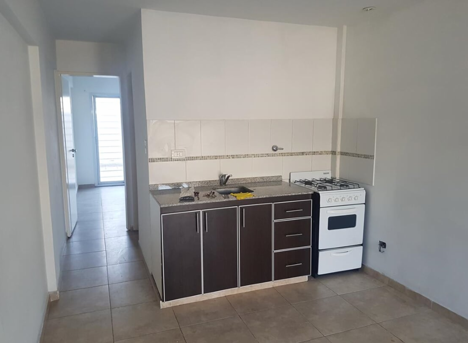 Excelente departamento de 2 amb con patio — foto 2