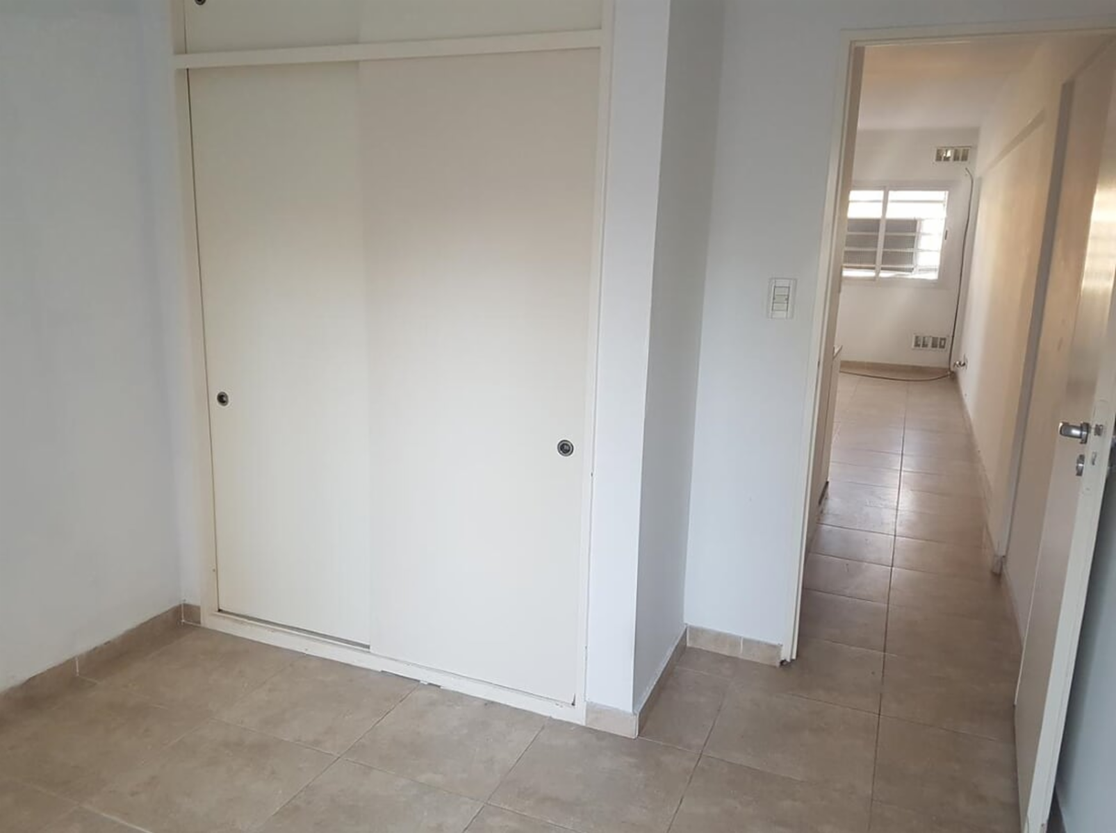 Excelente departamento de 2 amb con patio — foto 4