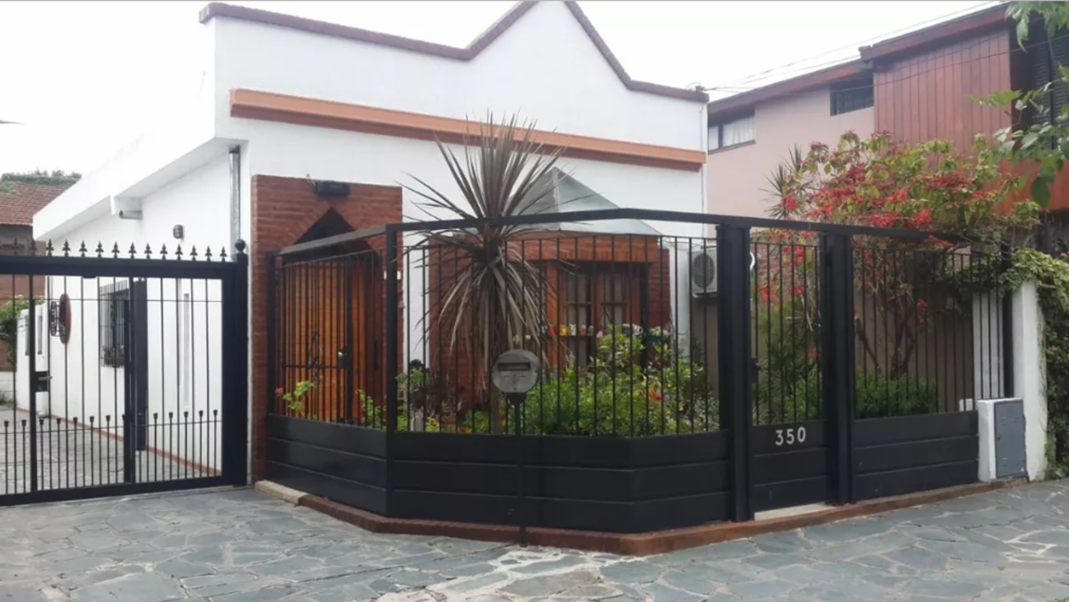 Casa en venta de 3 ambientes con cochera