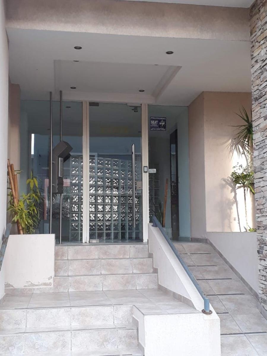 Excelente departamento de 2 amb con balcón y cochera — foto 8