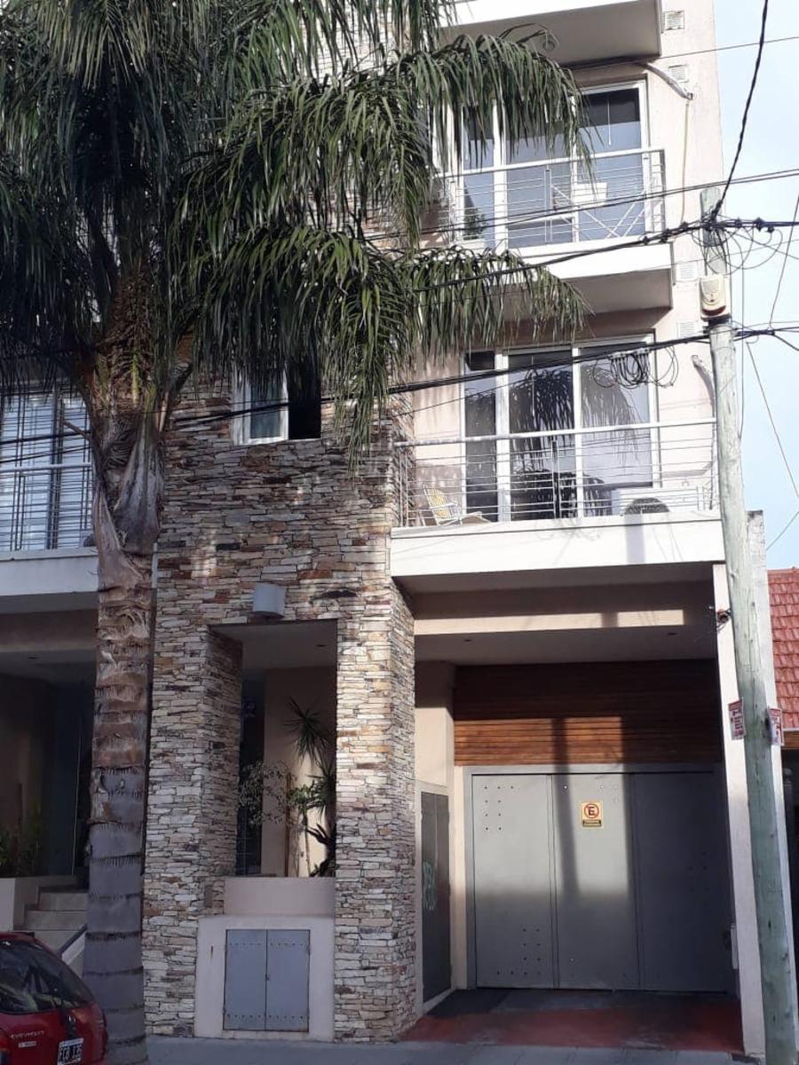 Excelente departamento de 2 amb con balcón y cochera — foto 9