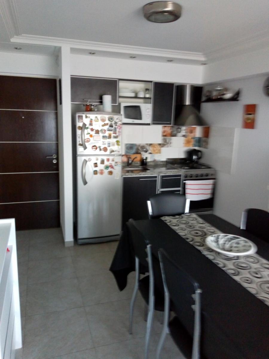 Excelente departamento al frente