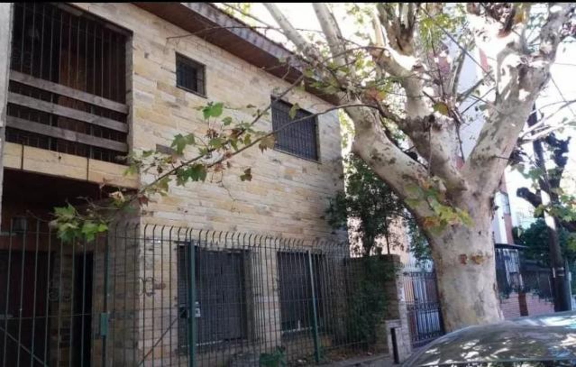 Casa en venta a refaccionar en dos plantas