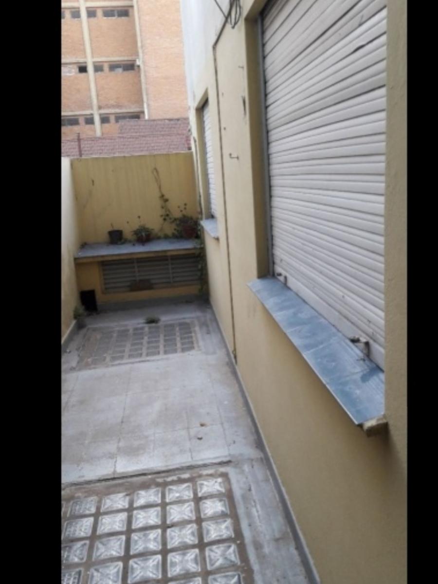 Departamento 3 ambientes céntrico con patio — foto 3