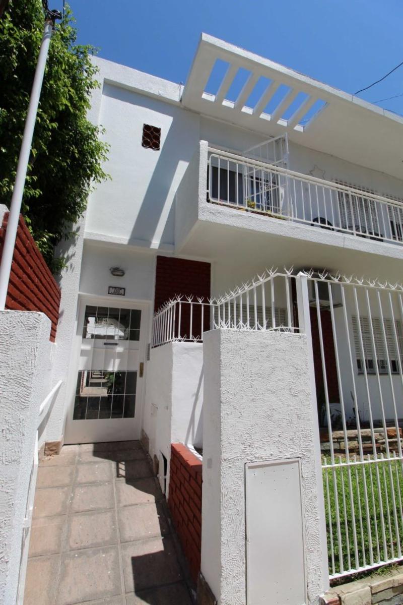 Departamento de 3 ambientes con patio