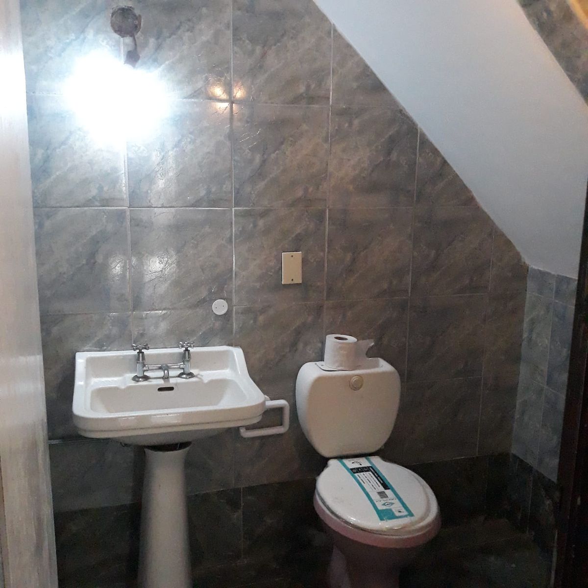 Dpto. tipo casa, de 2 ambientes al frente. Muy buen estado. - 3