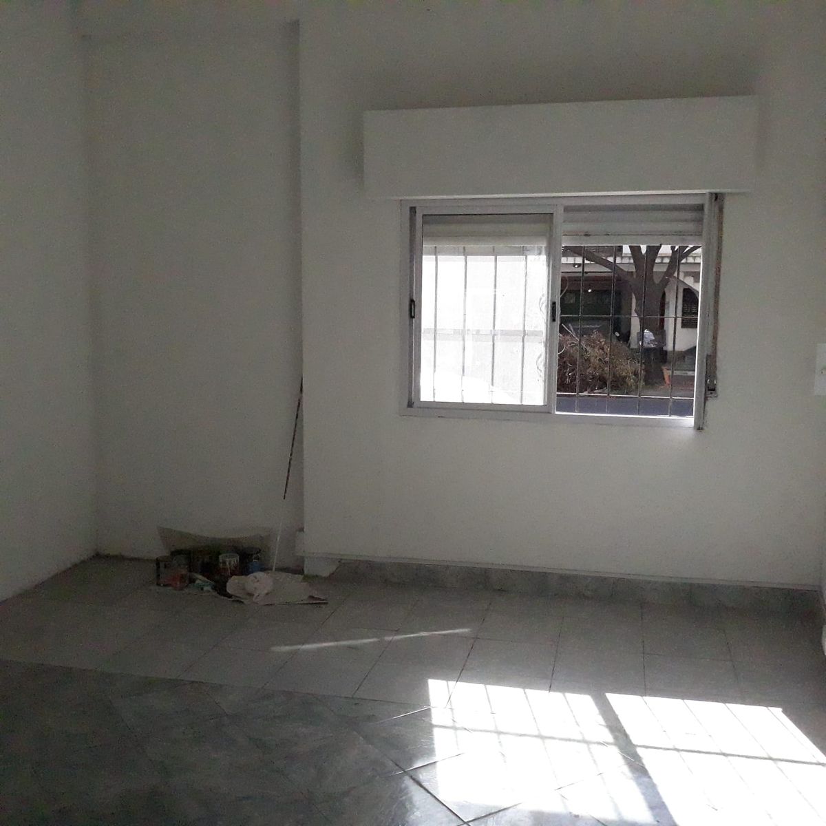 Dpto. tipo casa, de 2 ambientes al frente. Muy buen estado. - 4