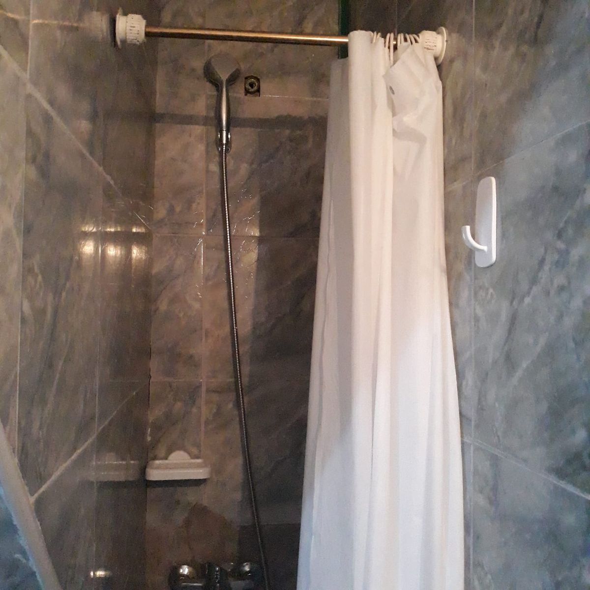 Dpto. tipo casa, de 2 ambientes al frente. Muy buen estado. - 5