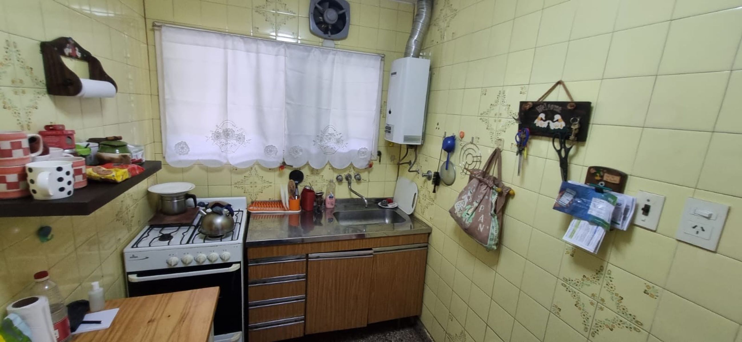 Excelente dpto. tipo casa lateral, de tres ambientes con patioyparrilla. Excelente ubicación y estado. — foto 4