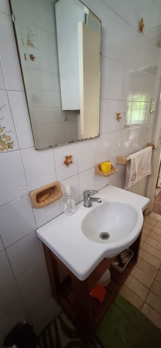Excelente dpto. tipo casa lateral, de tres ambientes con patioyparrilla. Excelente ubicación y estado. — foto 5