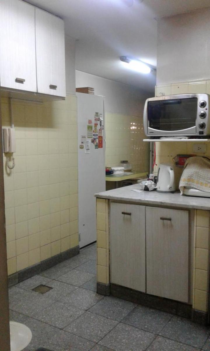VENTA DE AMPLIO DEPARTAMENTO DE 4 AMBIENTES AL FRENTE MAS DEPENDENCIA DE SERVICIO C/ BALCON Y PATIO ZONA RECOLETA — foto 9
