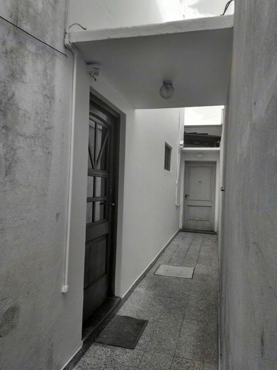 VENTA DE PH DE 2 AMBIENTES POR PASILLO C/PATIO Y TERRAZA MUY BUEN ESTADO ZONA VILLA LUGANO — foto 2